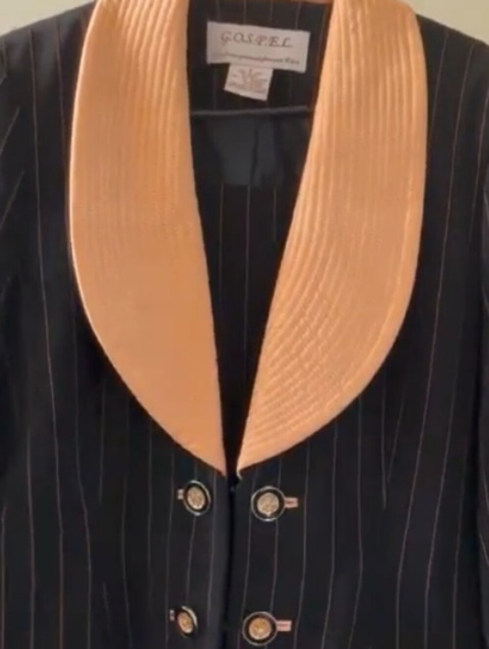 Vintage Black Pinstripe Double-Breasted Blazer with Peach Shawl Collar ๐ฅ๐ฎโ๐จ๐ซฐ - Picture 2 of 2